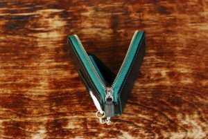 スクエア型ファスナーキーケース